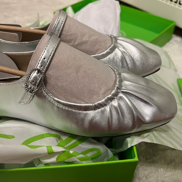 Sam Edelman MICAH MARY JANE FLAT SILVER - Picture 10 of 13